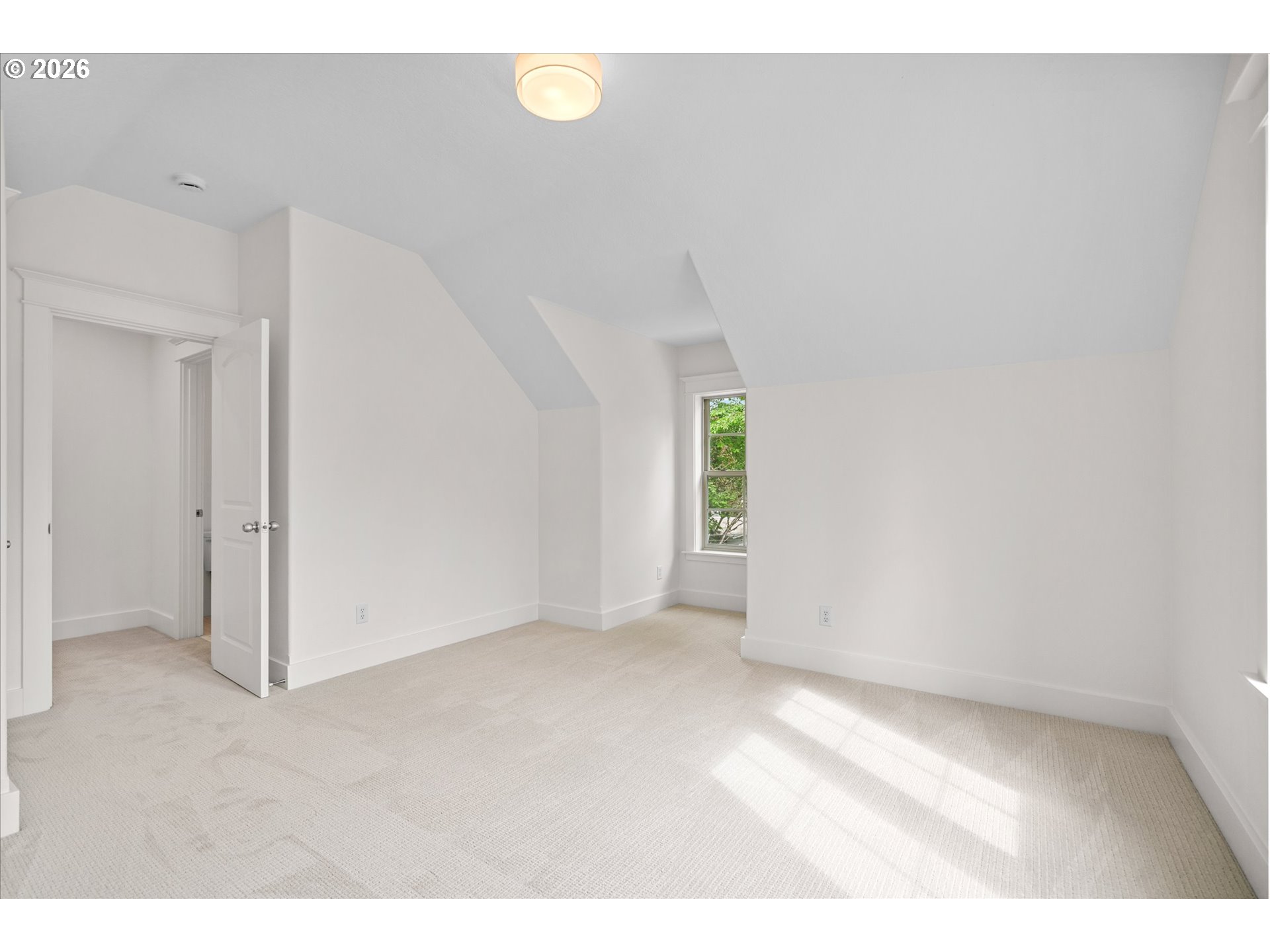 9935 Southwest 52nd Avenue Portland, OR 97219 - Photo 29 of 45