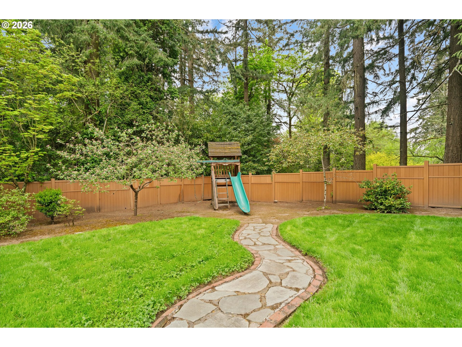9935 Southwest 52nd Avenue Portland, OR 97219 - Photo 6 of 45