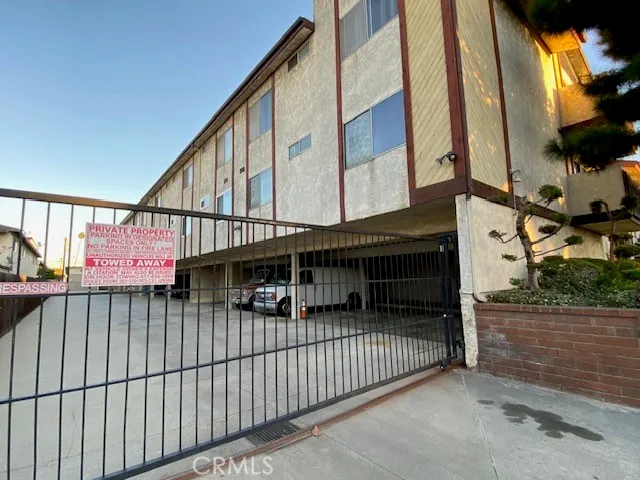 a view of house with a street