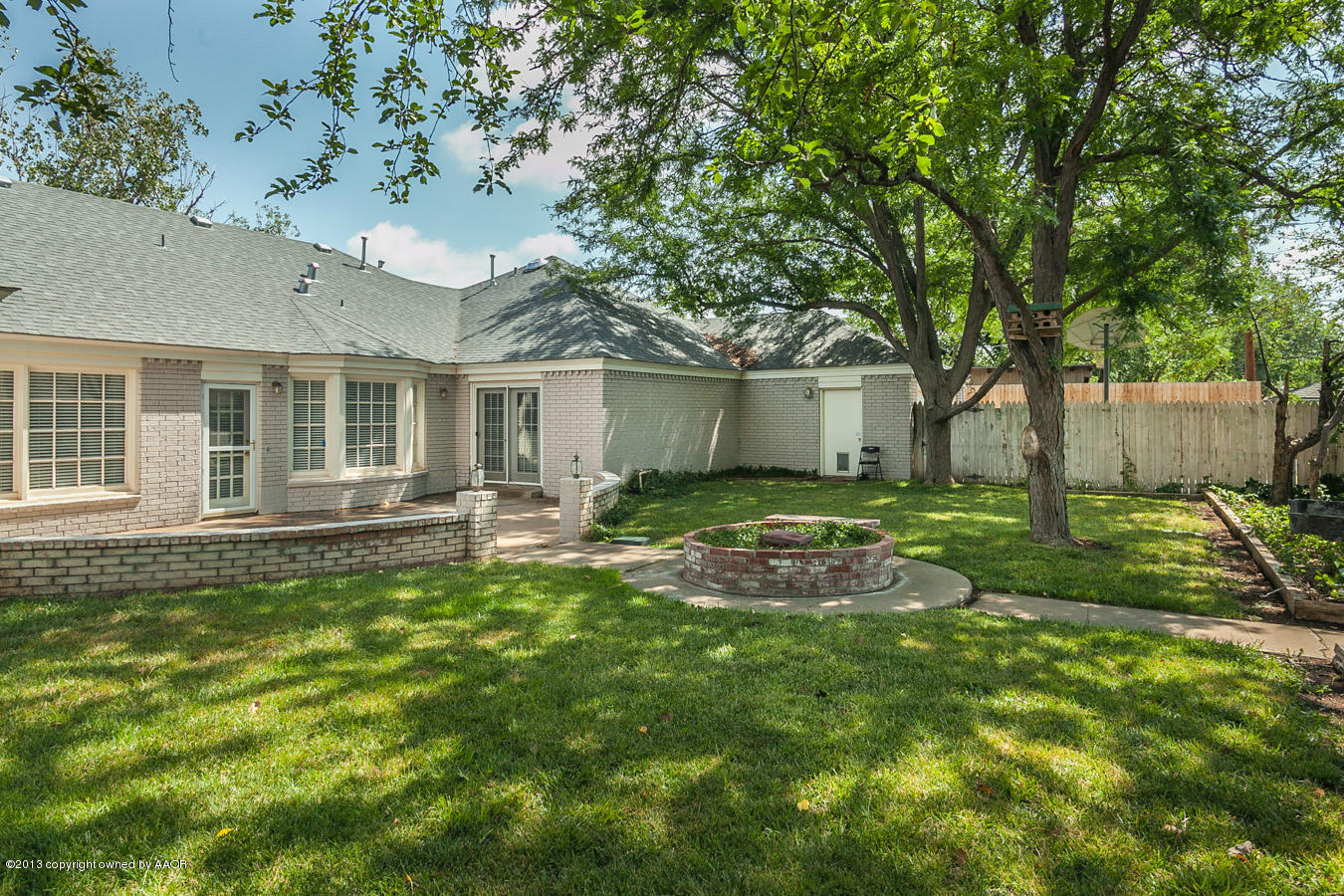 6707 Jameson Road Amarillo, TX 79106 - Photo 25 of 28 a backyard of a house with table and chairs
