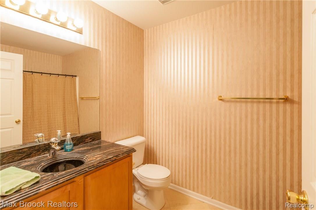 11750 Farmington Road, Unit 36 Livonia, MI 48150 - Photo 21 of 28 IMG_3262.JPG