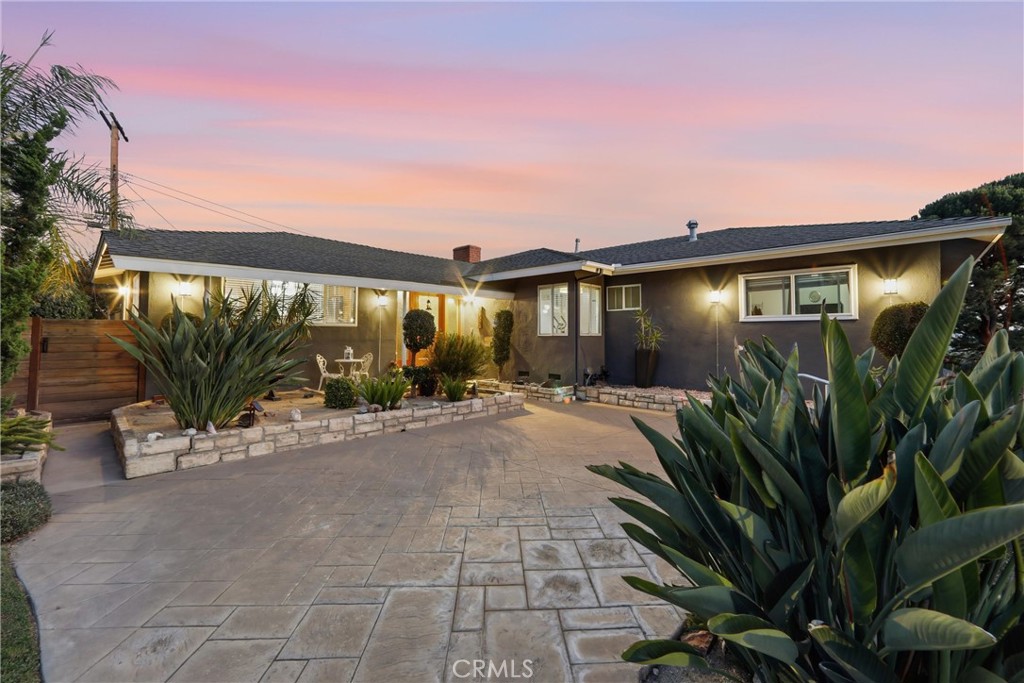 824 Stanford Road Burbank, CA 91504 - Photo 2 of 46