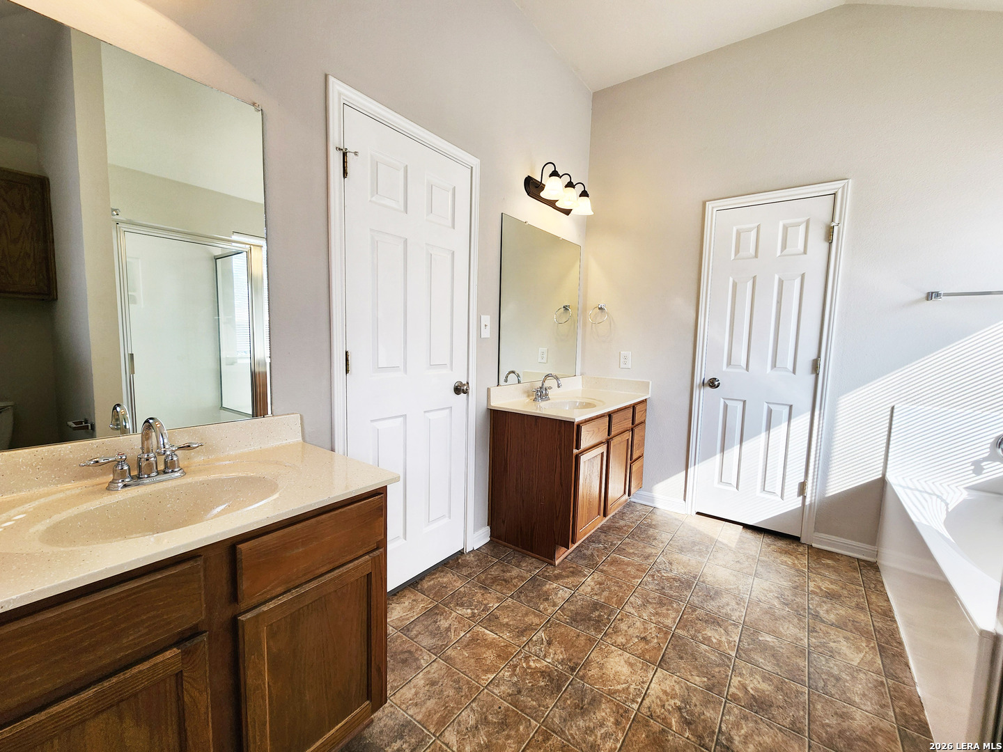 8422 Whitebrush Converse, TX 78109 - Photo 12 of 37