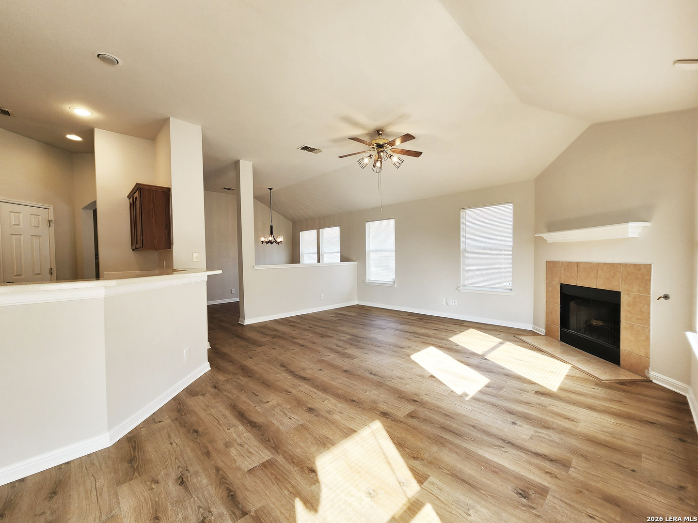 8422 Whitebrush Converse, TX 78109 - Photo 6 of 37