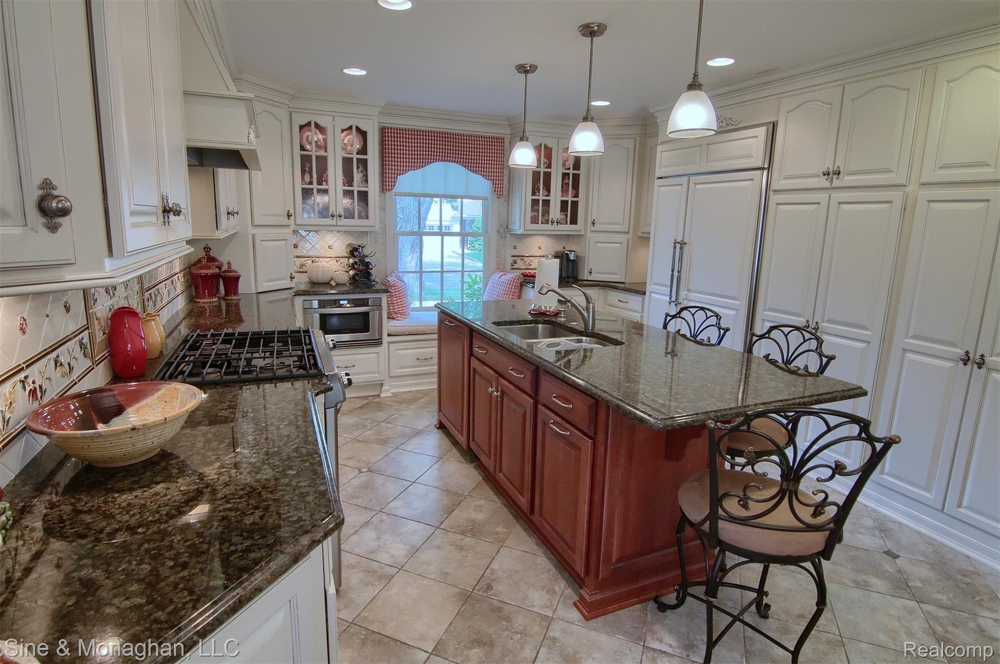 389 Merriweather Road Grosse Pointe, MI 48236 - Photo 10 of 33 13-Kitchen 2nd View.jpg