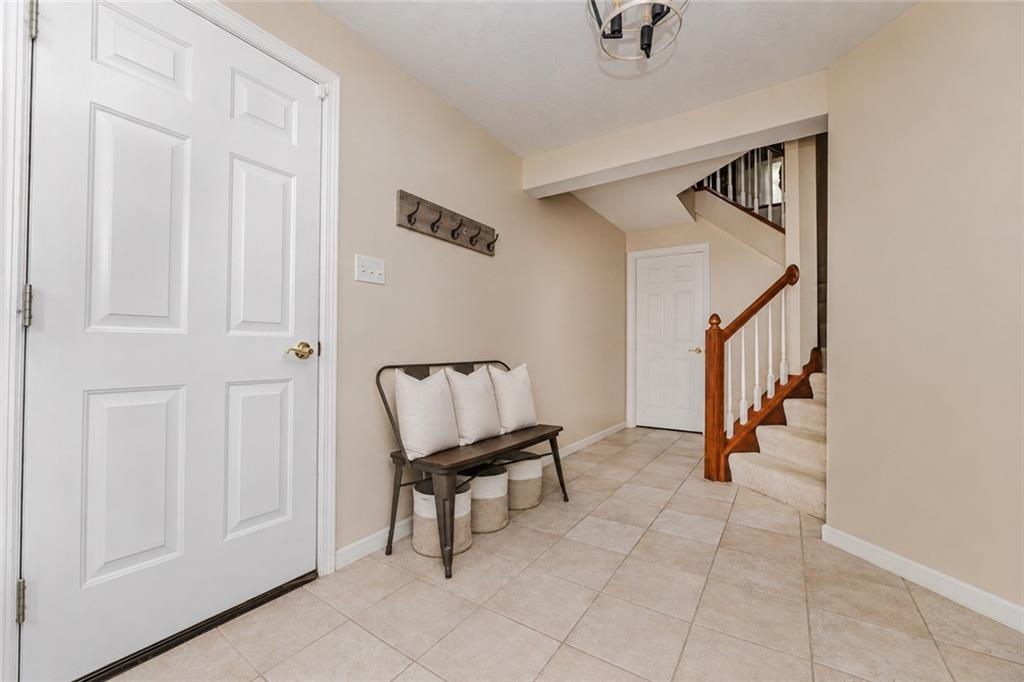 433 Georgetown Court Seven Fields, PA 16046 - Photo 4 of 23