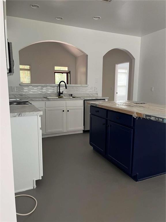 6127 Landers Loop Fairburn, GA 30213 - Photo 9 of 20 a bathroom with a double vanity sink and a mirror