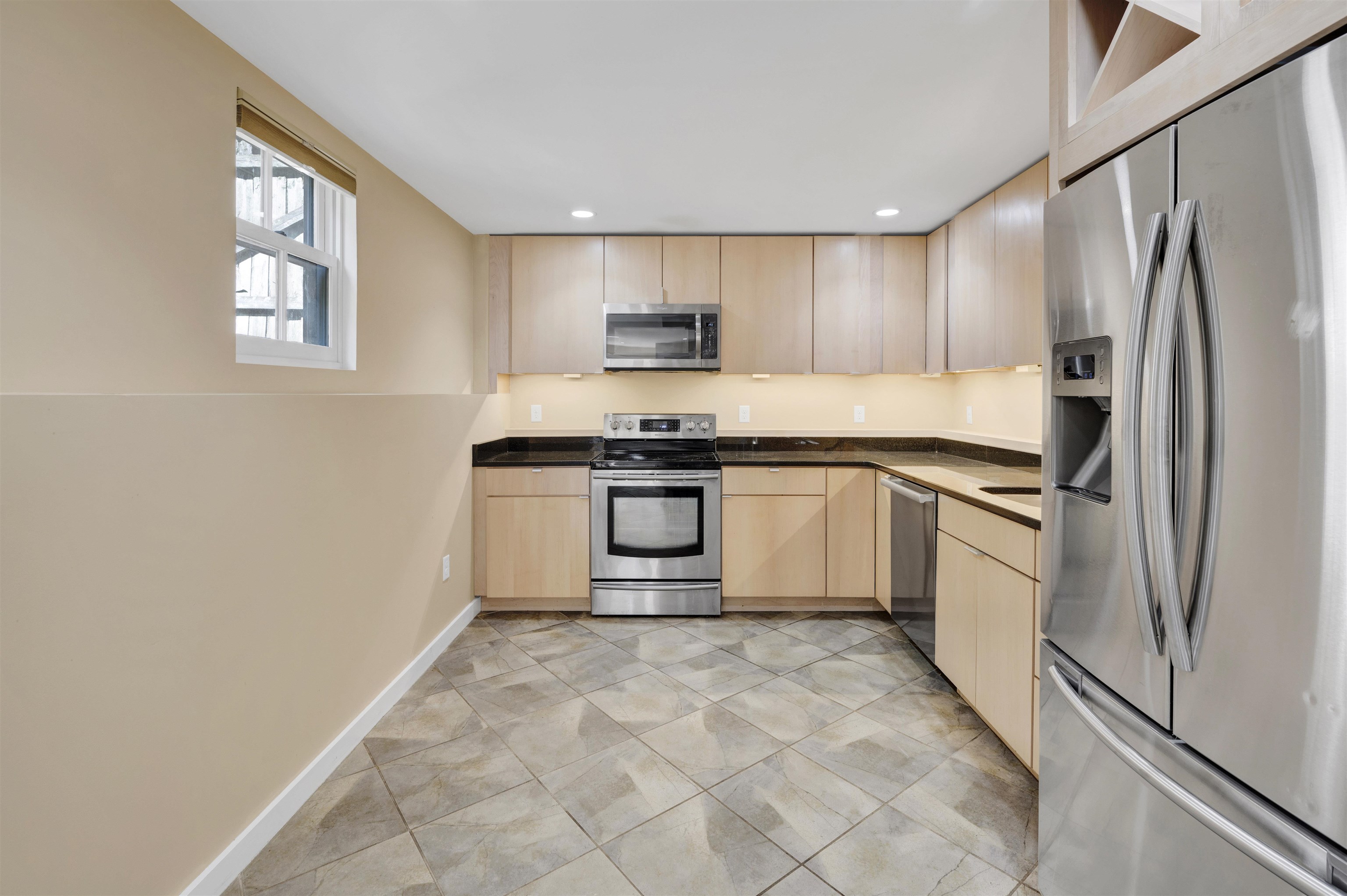 93 High Street, Unit 4 Portsmouth, NH 03801 - Photo 12 of 36