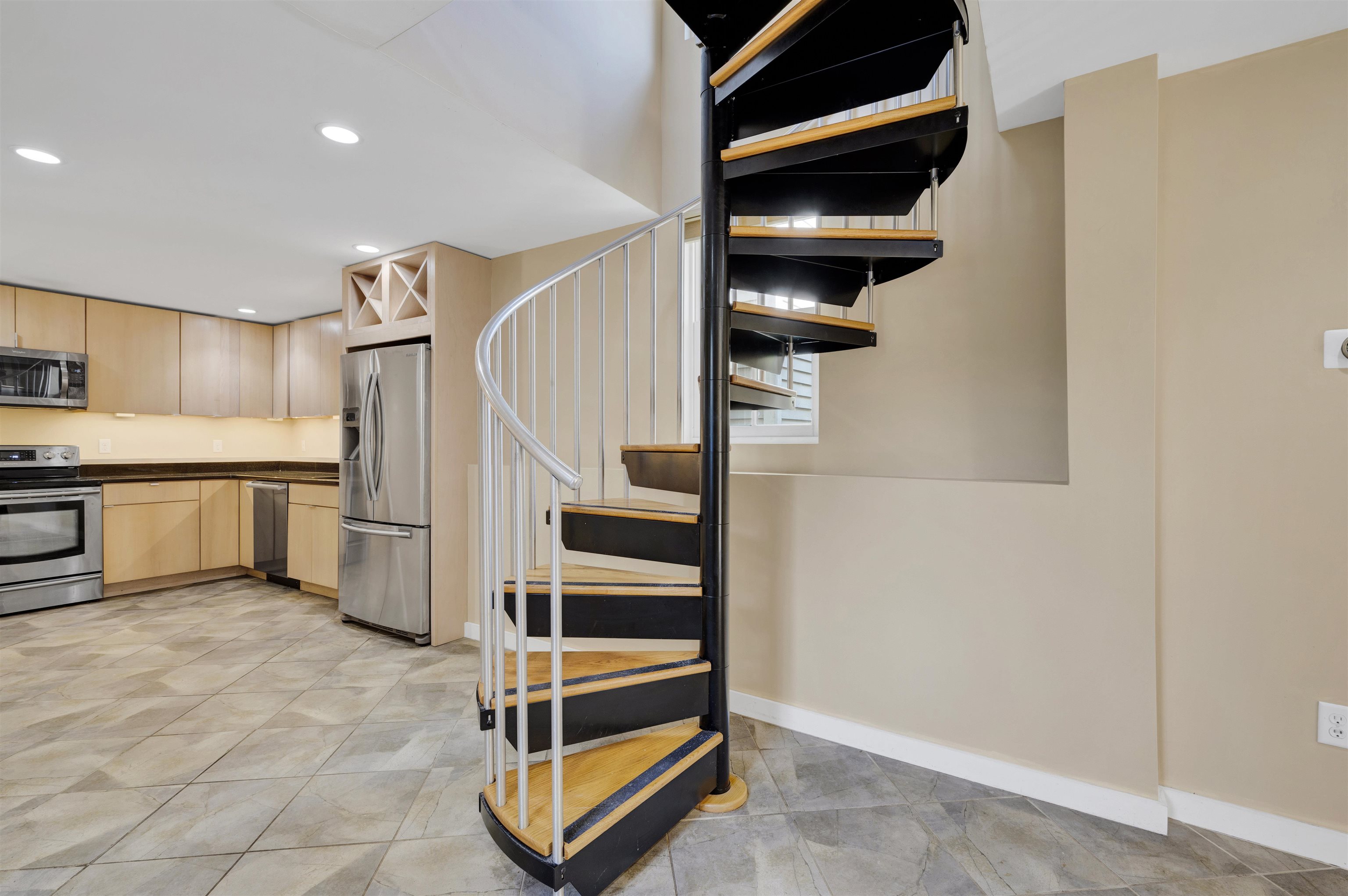 93 High Street, Unit 4 Portsmouth, NH 03801 - Photo 13 of 36