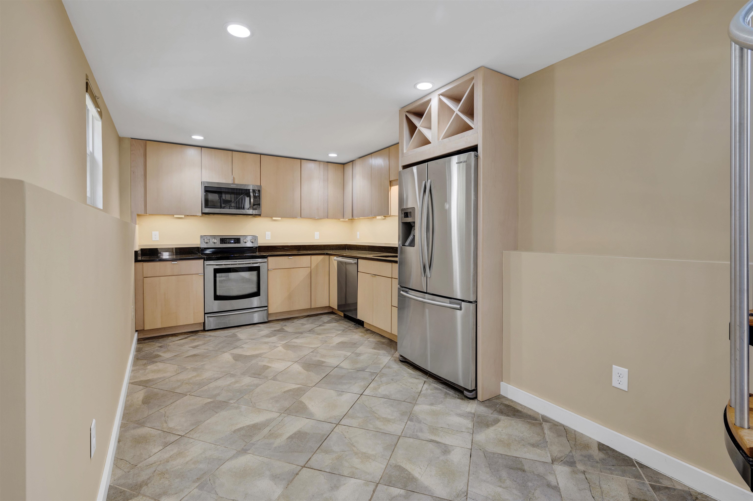 93 High Street, Unit 4 Portsmouth, NH 03801 - Photo 9 of 36