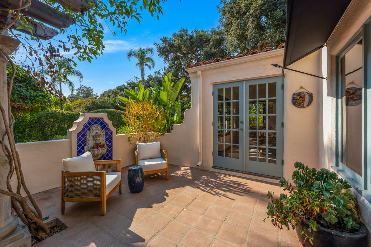 99 La Vuelta Road Montecito, CA 93108 - Photo 31 of 35 front patio