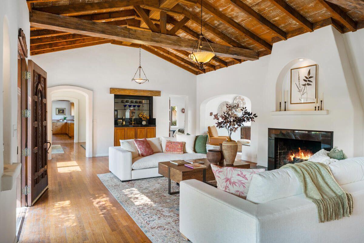 99 La Vuelta Road Montecito, CA 93108 - Photo 5 of 35 living room