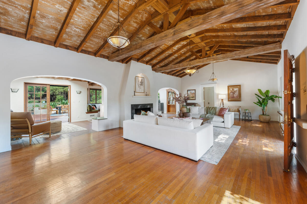 99 La Vuelta Road Montecito, CA 93108 - Photo 6 of 35 living room