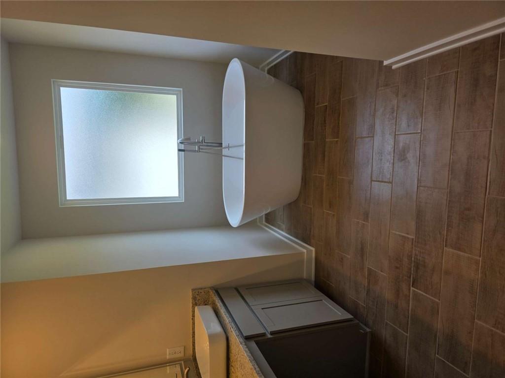 5372 Tolar Road South Fulton, GA 30213 - Photo 6 of 26 a bathroom with a bathtub and shower