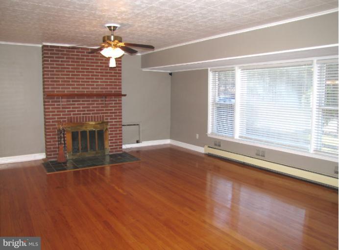 506 Koch Road Linthicum, MD 21090 - Photo 2 of 25 Living Room
