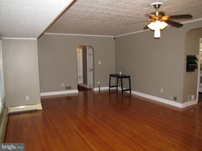 506 Koch Road Linthicum, MD 21090 - Photo 4 of 25 Living Room