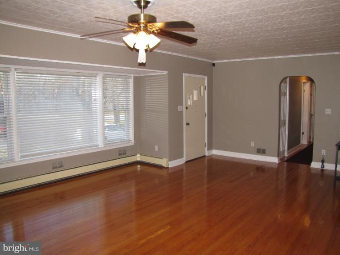 506 Koch Road Linthicum, MD 21090 - Photo 5 of 25 Living Room
