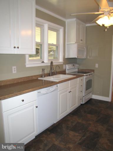 506 Koch Road Linthicum, MD 21090 - Photo 8 of 25 Kitchen