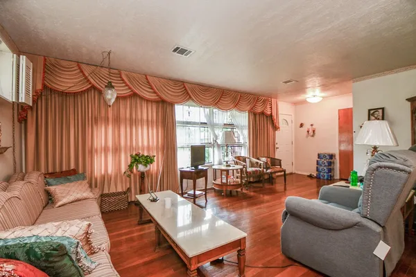 $1,750 | 5522 Nassau Road, Houston, TX 77021
