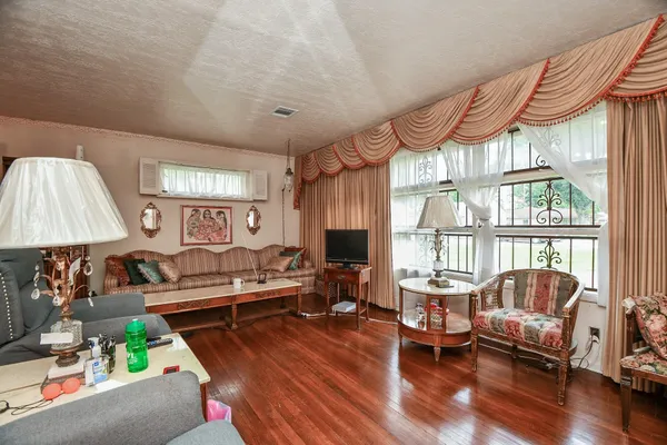 $1,750 | 5522 Nassau Road, Houston, TX 77021