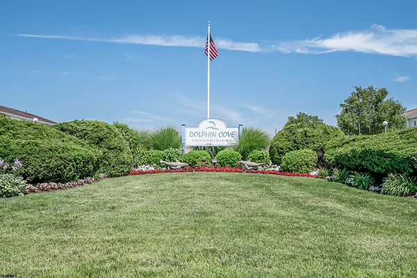a view of a green field with lots of green space