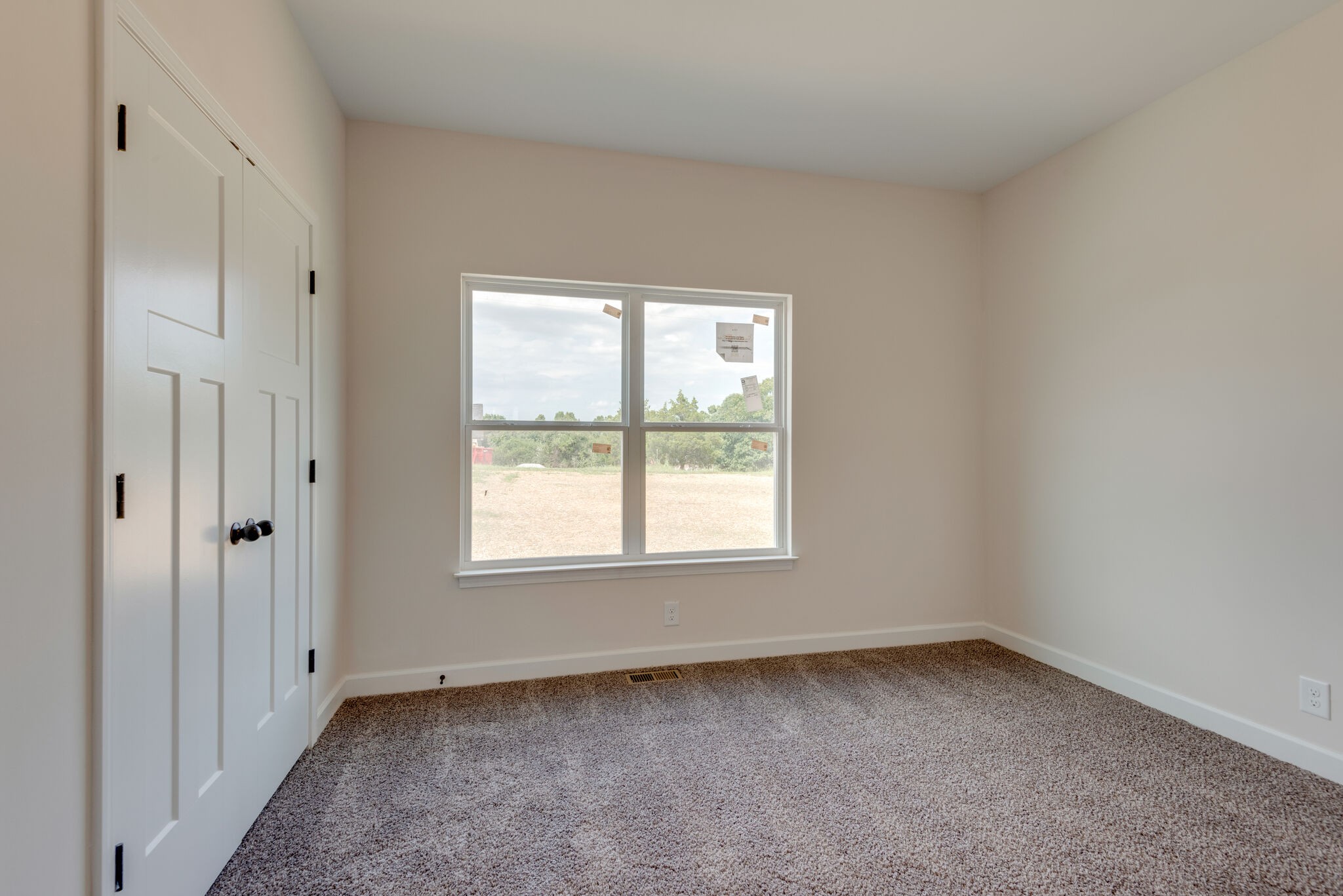 1224 Oak Grove Road Dickson, TN 37055 - Photo 20 of 28 an empty room with a window