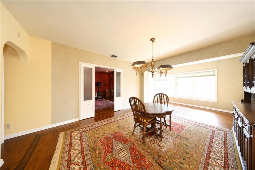 1 Bay Ridge Parkway Brooklyn, NY 11209 - Photo 14 of 38 a workspace with table and chair