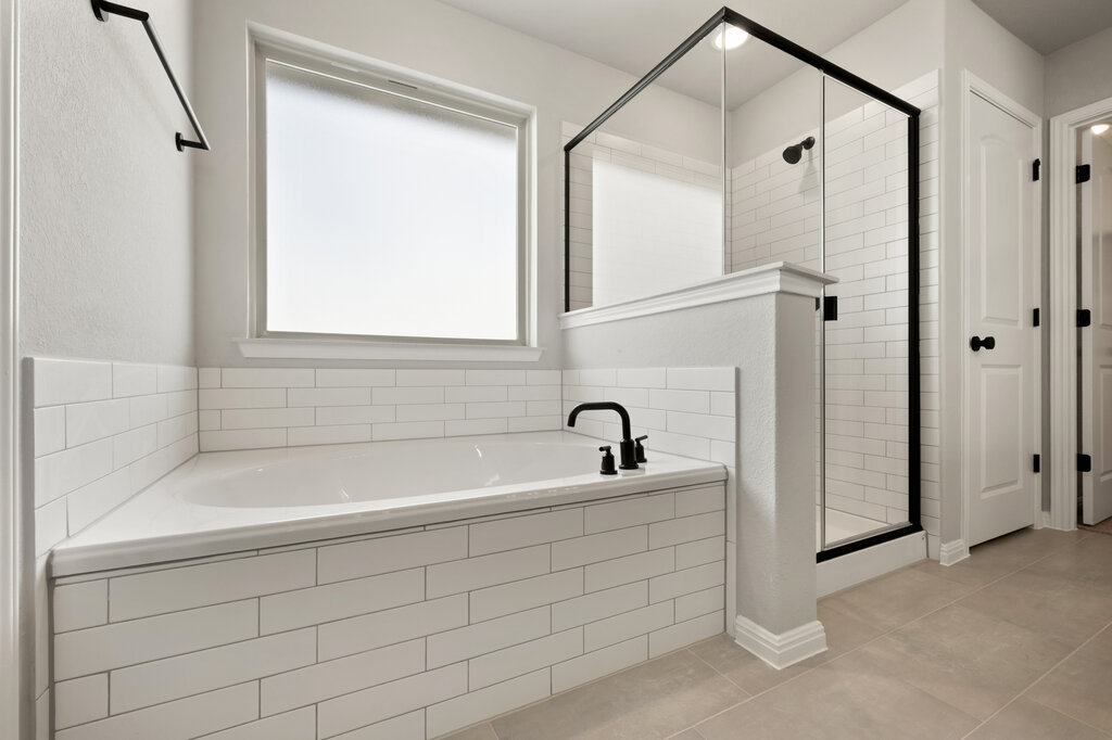 701 Henry Milton Road Georgetown, TX 78626 - Photo 31 of 40 a bathroom with a bathtub and a shower