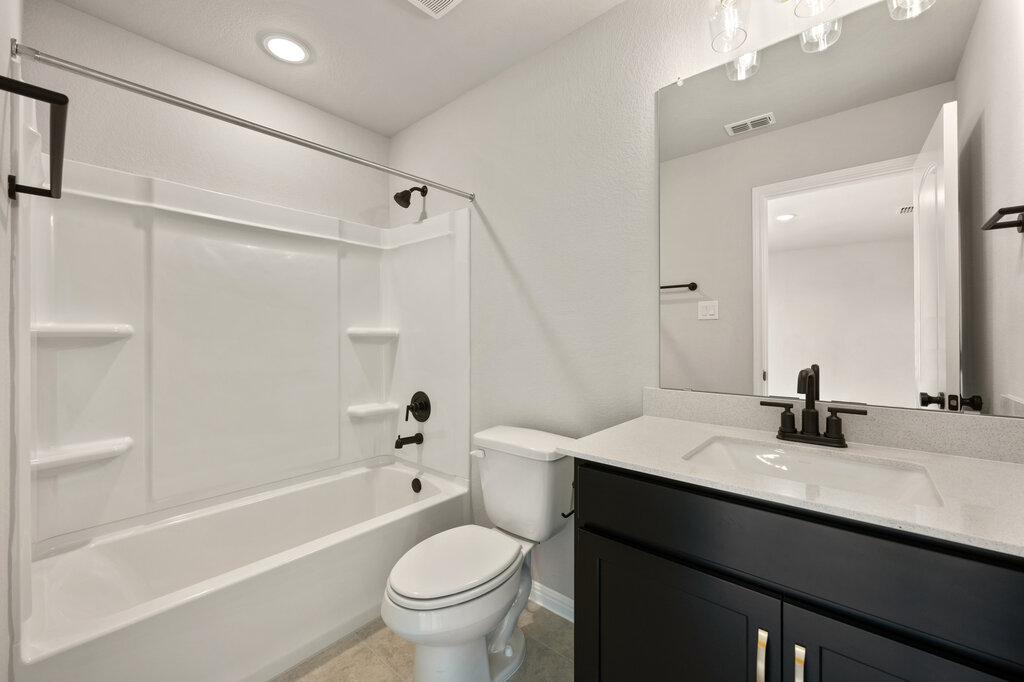 701 Henry Milton Road Georgetown, TX 78626 - Photo 33 of 40 a bathroom with a sink a toilet and a bathtub