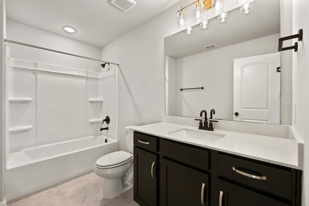 701 Henry Milton Road Georgetown, TX 78626 - Photo 36 of 40 a bathroom with a sink a toilet and a bathtub