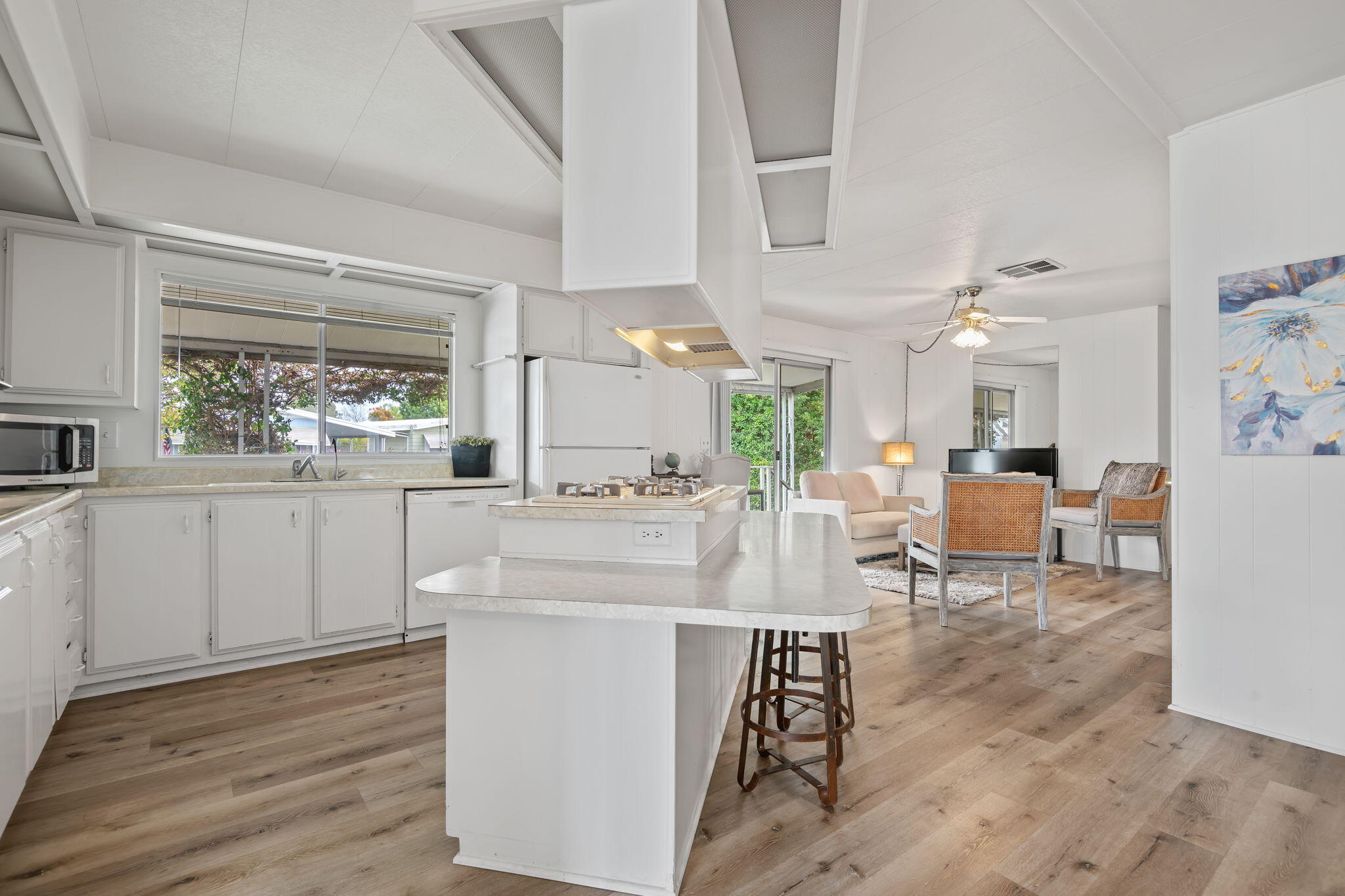 333 Old Mill Road, Unit 38 Santa Barbara, CA 93110 - Photo 11 of 32 10 - Kitchen