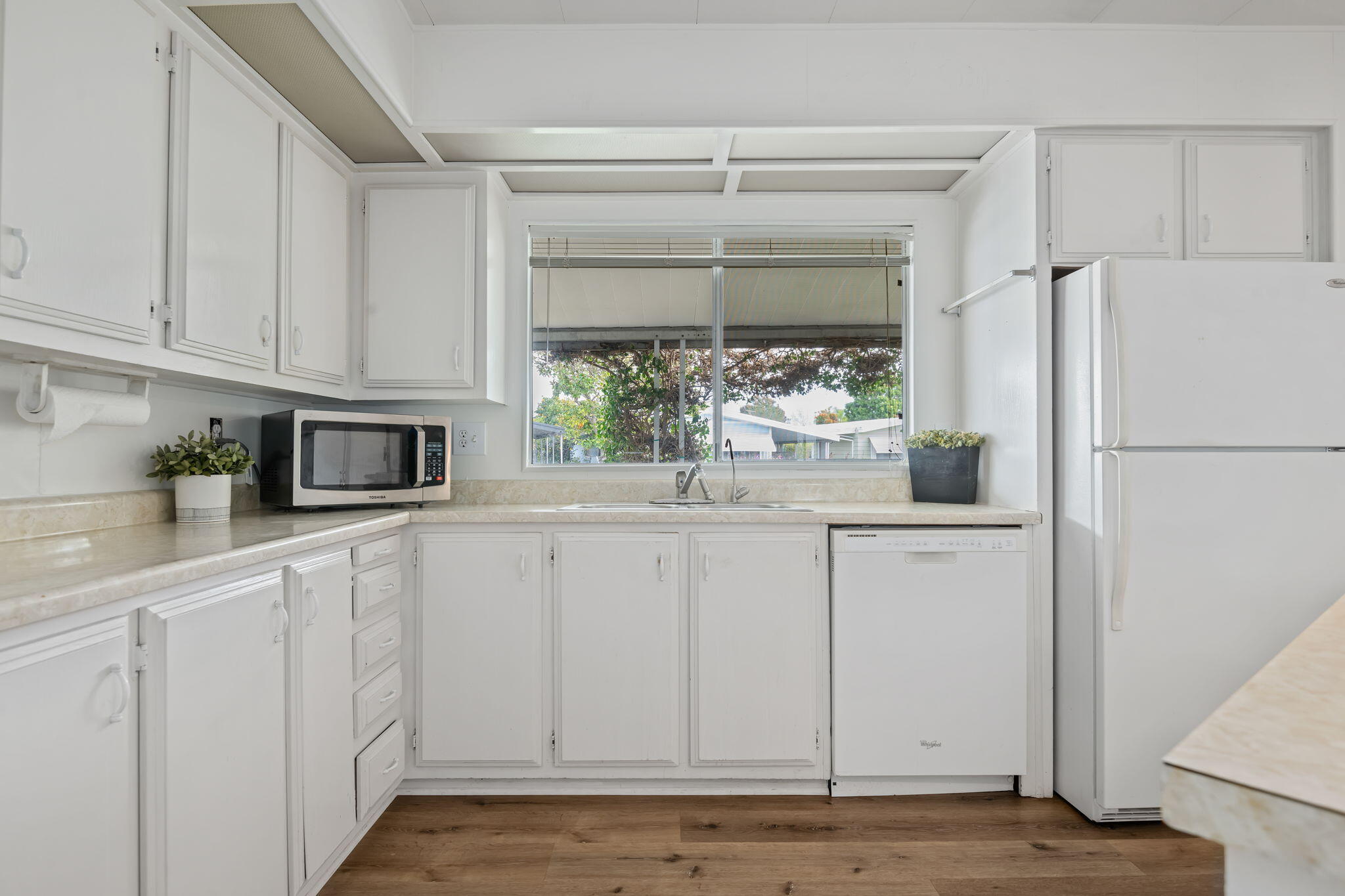 333 Old Mill Road, Unit 38 Santa Barbara, CA 93110 - Photo 12 of 32 11 - Kitchen