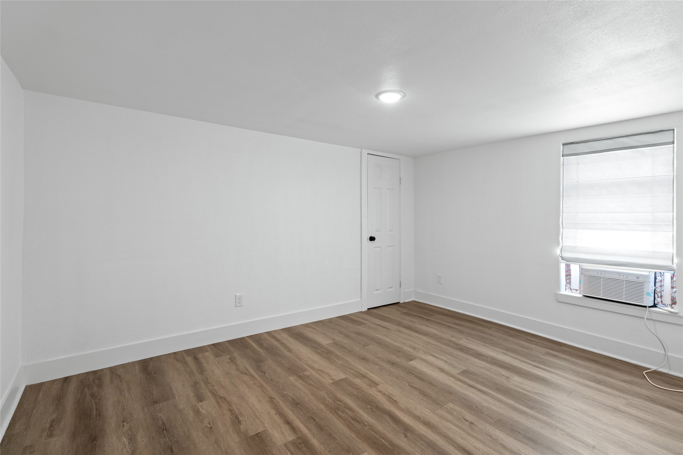 911 Knight Street, Unit D Houston, TX 77022 - Photo 10 of 11 a view of empty room with wooden floor and fan