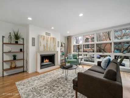 $880,000 | 1719 North Halsted Street, Unit B, Chicago, IL 60614