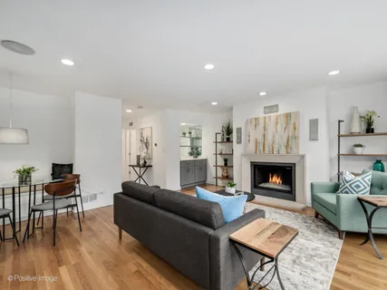 $880,000 | 1719 North Halsted Street, Unit B, Chicago, IL 60614