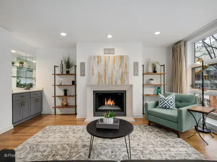 $880,000 | 1719 North Halsted Street, Unit B, Chicago, IL 60614