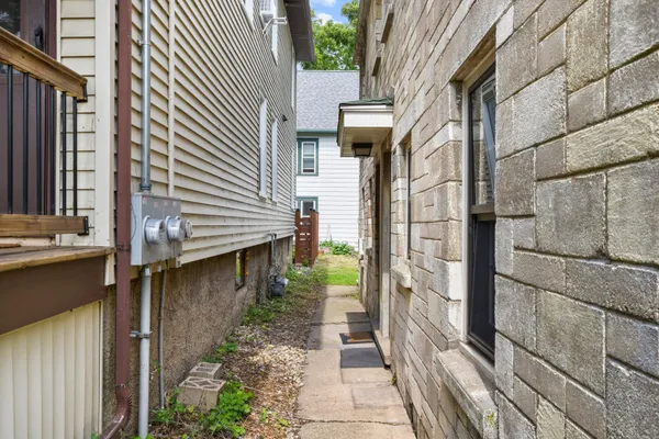 $295,000 | 720 South Dickinson Street, Madison, WI 53703