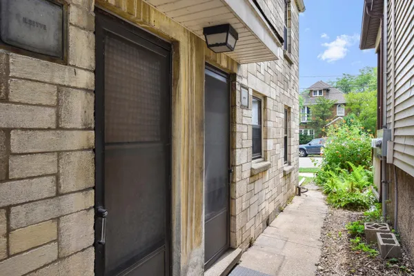 $295,000 | 720 South Dickinson Street, Madison, WI 53703