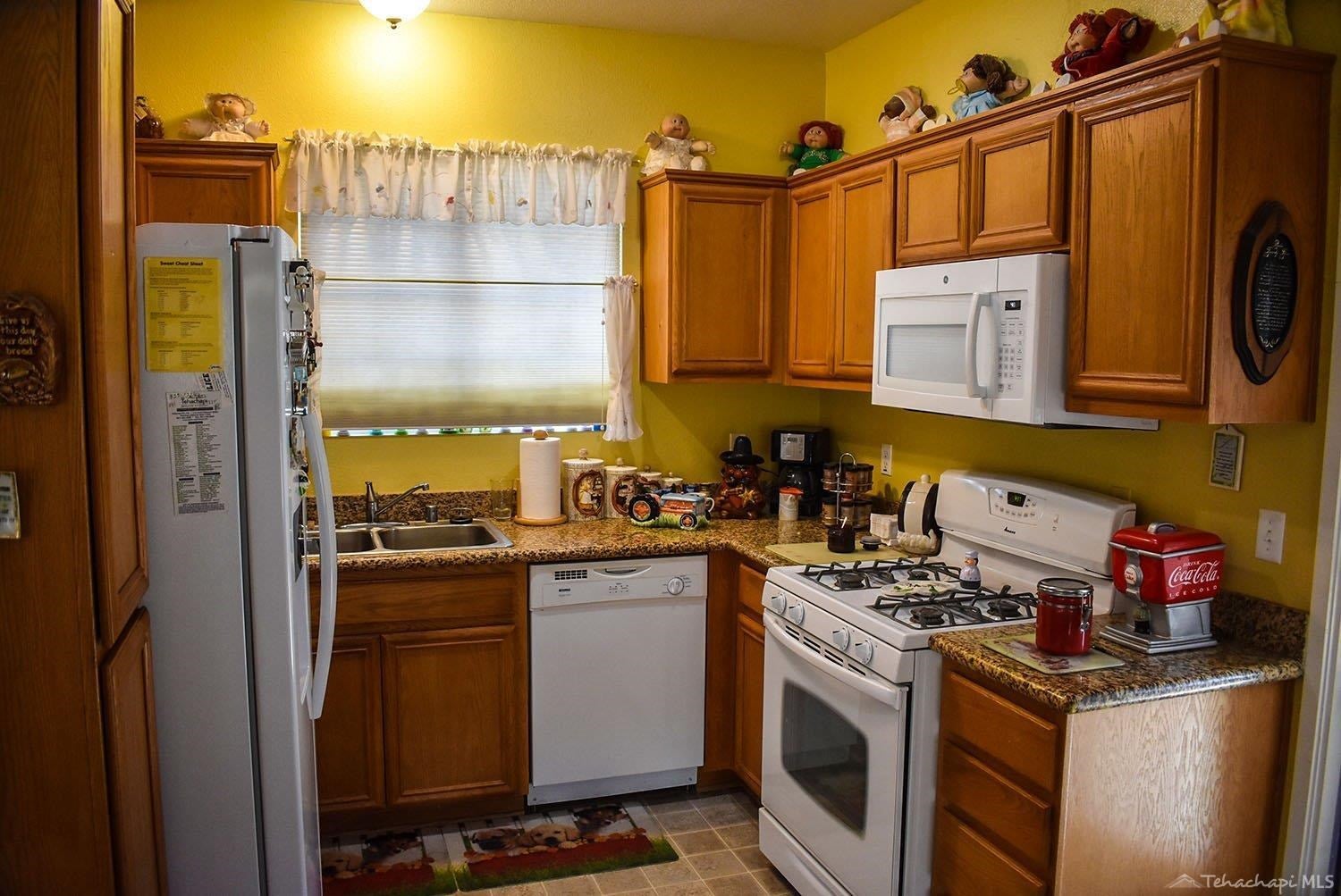 817 Clearview Street Tehachapi, CA 93561 - Photo 8 of 22 Gallery Image 8