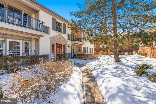 $320,000 | 8353 Dunham Court, Unit 642, Springfield, VA 22152