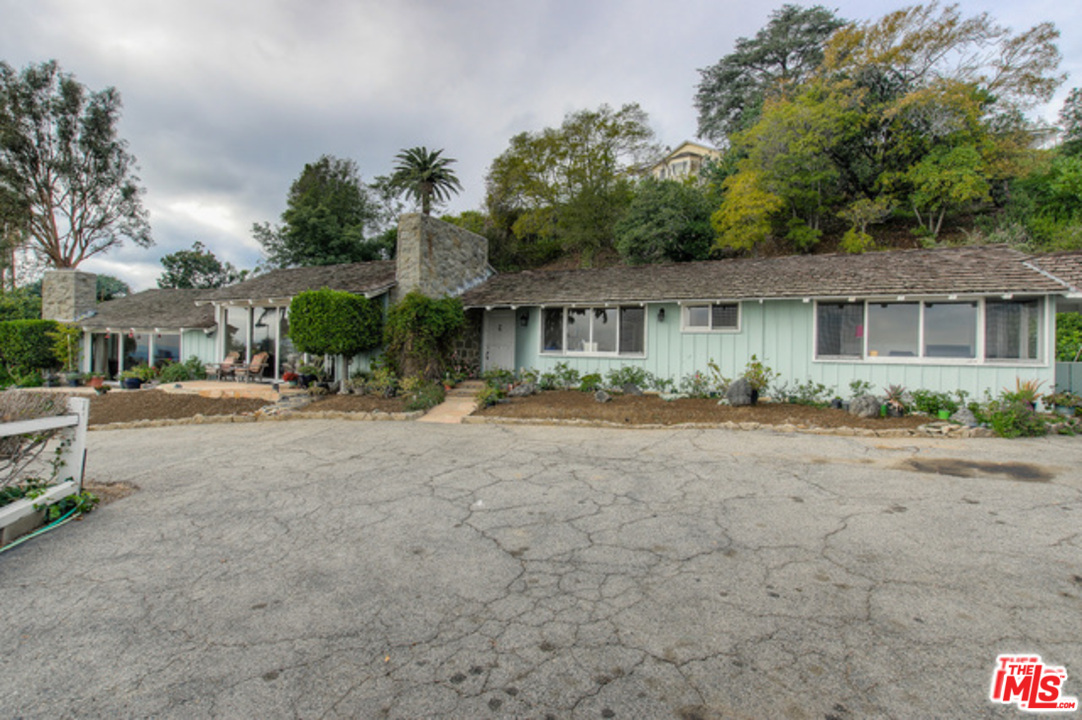 397 Fordyce Road Los Angeles, CA 90049 - Photo 2 of 9 a view of outdoor space yard and porch