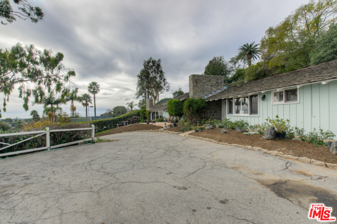 397 Fordyce Road Los Angeles, CA 90049 - Photo 5 of 9 a view of a house with a yard and sitting area