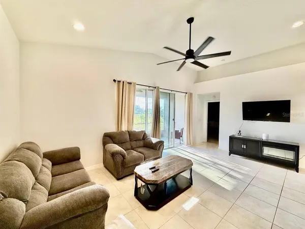 $2,400 | 7832 Red Hickory Place, Riverview, FL 33578