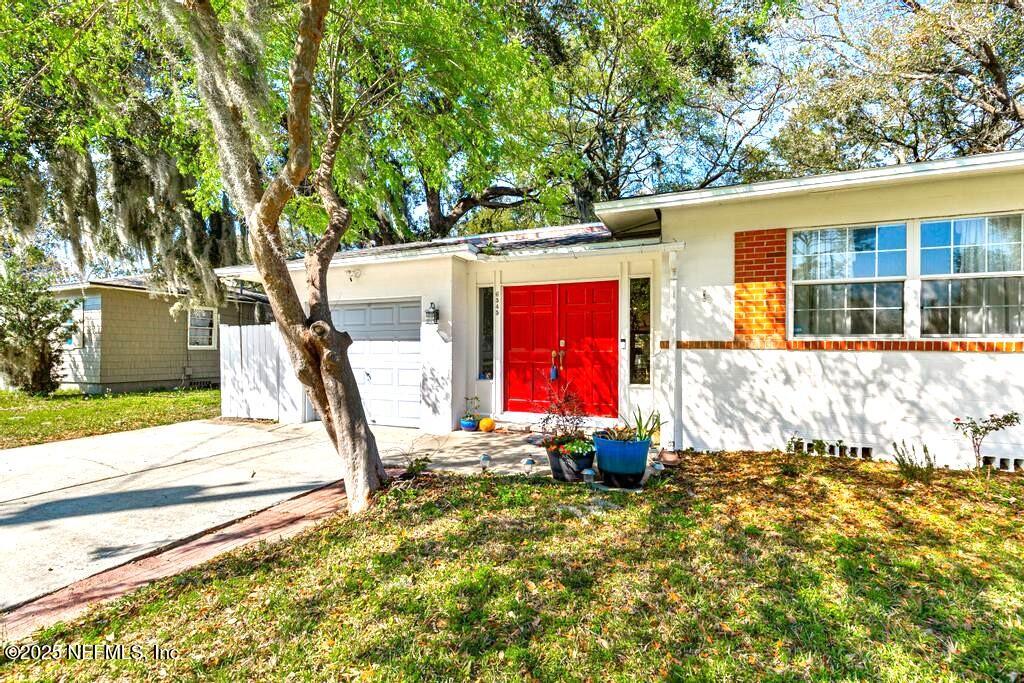 6545 Newcastle Road Jacksonville, FL 32216 - Photo 1 of 47 Front