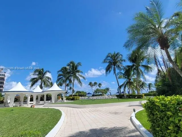 $3,600 | 5151 Collins Avenue, Unit 1036, Miami Beach, FL 33140