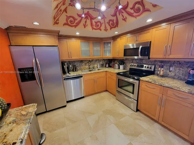 $3,600 | 5151 Collins Avenue, Unit 1036, Miami Beach, FL 33140