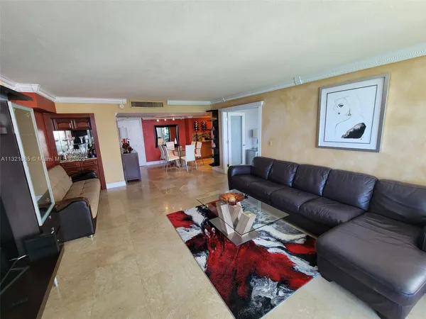 $3,600 | 5151 Collins Avenue, Unit 1036, Miami Beach, FL 33140