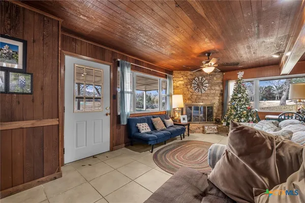 $315,000 | 33 Fairway Drive, Hilltop Lakes, TX 77871