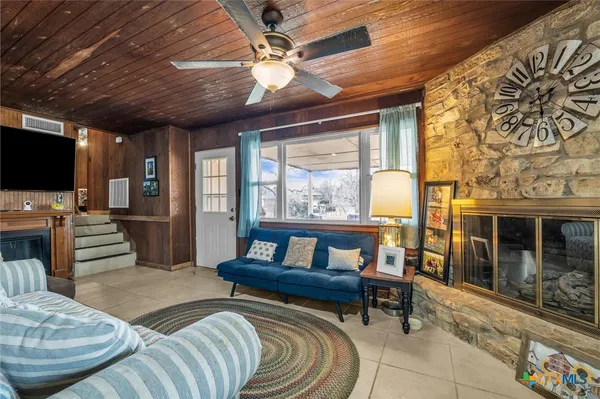 $315,000 | 33 Fairway Drive, Hilltop Lakes, TX 77871