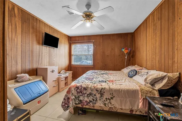 $315,000 | 33 Fairway Drive, Hilltop Lakes, TX 77871